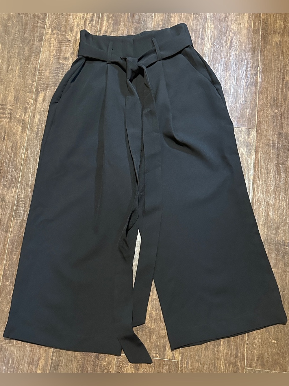 Boohoo Wide Leg Crop High Rise Black Pleated Pants with Belt Women’s 4 - Picture 2 of 5